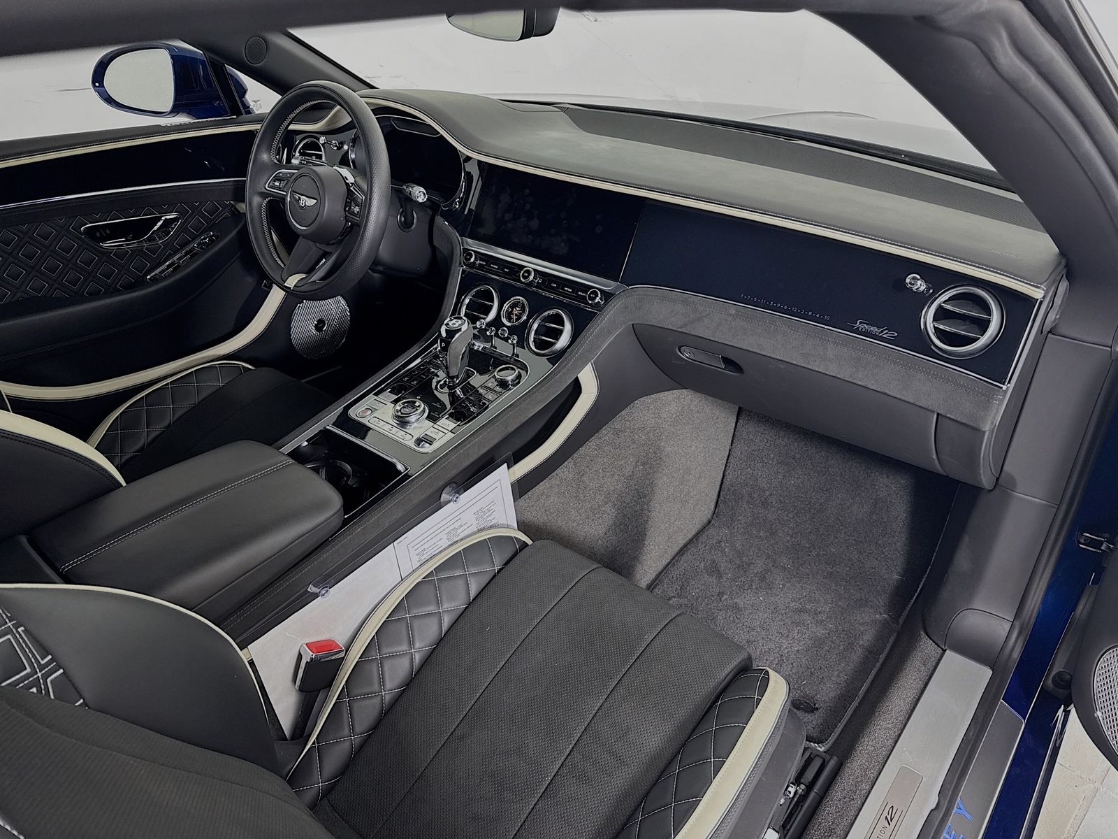 bentley continental gtc 2024 SCBDT4ZG8RC012895 image bentley continental gtc 2024 SCBDT4ZG8RC012895 image